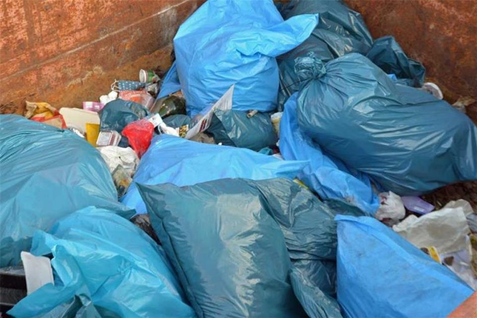 Müll soll aus der Landschaft geholt werden.