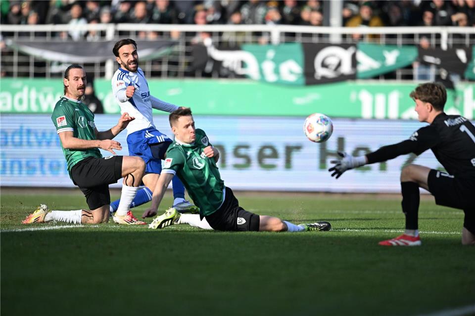 Münster und Schalke lieferten sich ein spannendes Spiel.Fabian Strauch/dpa