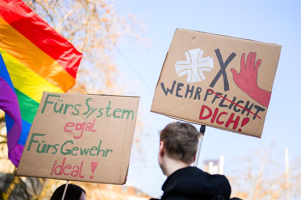Müssen Jugendliche mit Konsequenzen rechnen, wenn sie während des Unterrichts oder der Arbeit an einem Streik teilnehmen?picture alliance/dpa