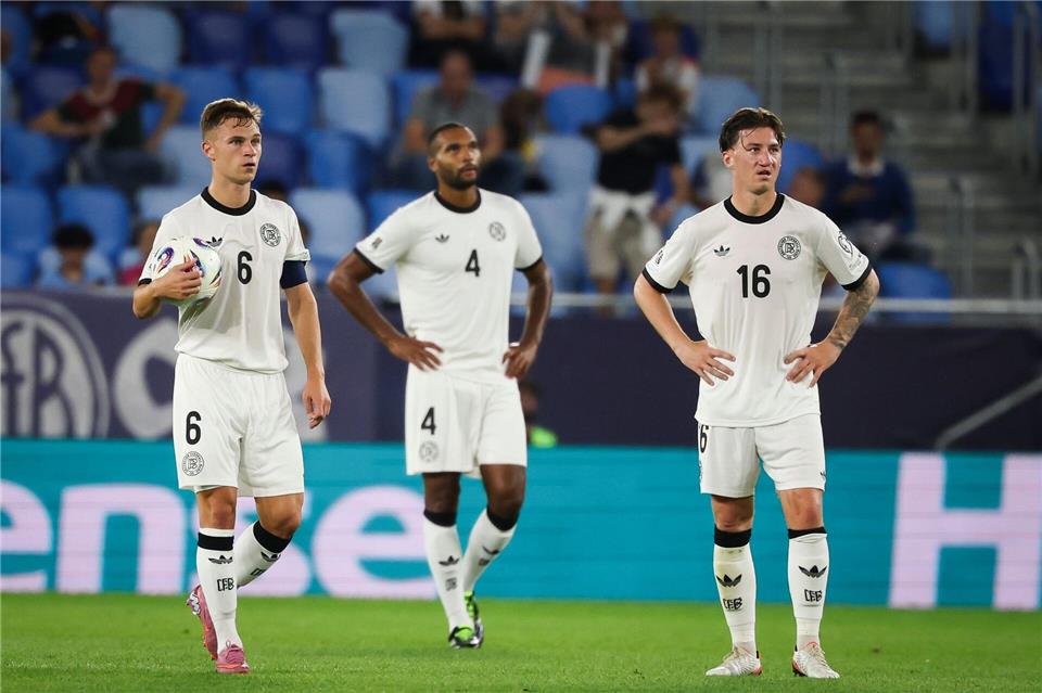 Blaue Haie vor WM-Debüt: Ein Sieg bis zum Ausnahmezustand Müssen noch länger um die WM zittern: Joshua Kimmich. (Archivbild)Christian Charisius/dpa