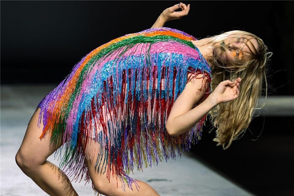 Multicolor-Laufstegkunst: Die London Fashion Week ist da.Lounis Tiar/SOPA Images via ZUMA Press Wire/dpa