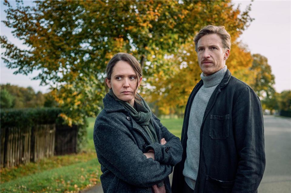 Murphy und Herbst scheinen Gefallen aneinander zu finden, doch beide bringen einiges an emotionalem Gepäck mit. Adrian Gross/ZDF/dpa