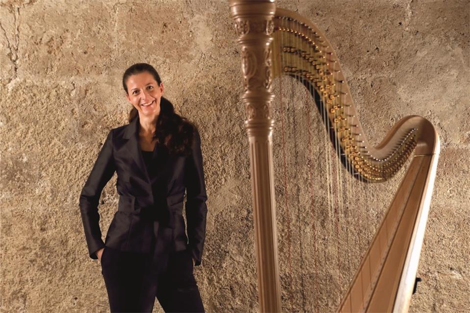 Musikerin Silke Aichhorn gehört zu den gefragtesten Harfenistinnen Europas. 