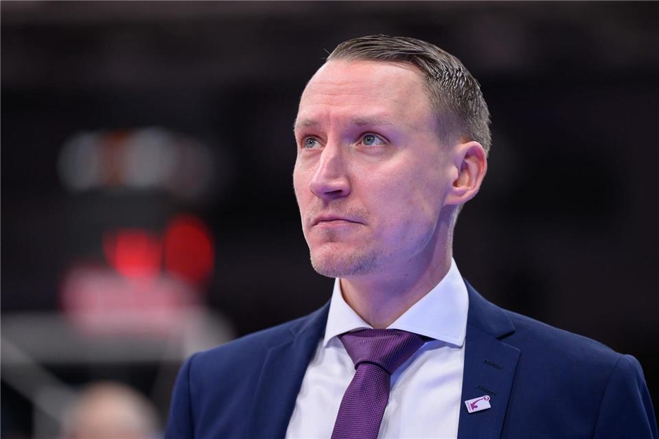 Muss auf Darnell Edge künftig verzichten: Ludwigsburgs Trainer Mikko Riipinen. (Archivbild)Swen Pförtner/dpa