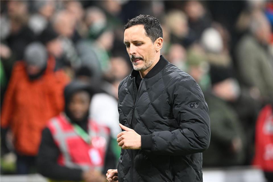 Muss er bald gehen? Eintracht Frankfurts Cheftrainer Dino Toppmöller. --/dpa