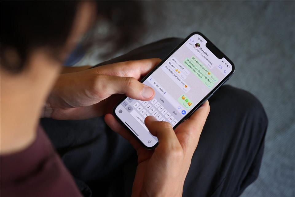 Muss jeder im Chat meine Telefonnummer kennen? - Wahrscheinlich nicht. Auch deshalb führt WhatsApp nun Benutzernamen ein.picture alliance/dpa
