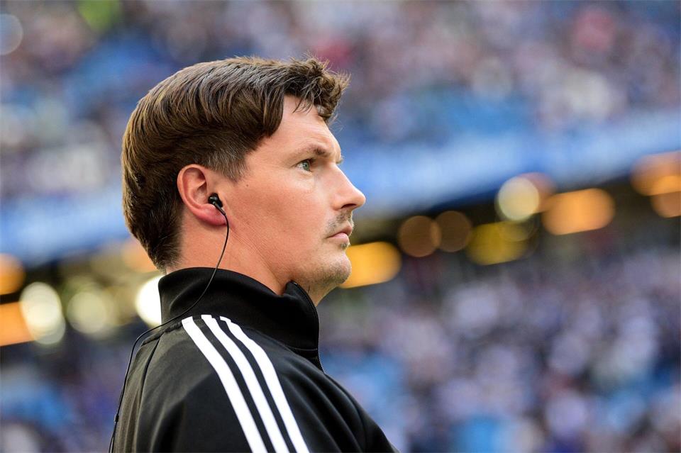 Muss sich nach zwei Niederlagen zum Saisonbeginn Gedanken machen: HSV-Trainer Merlin Polzin.Daniel Bockwoldt/dpa