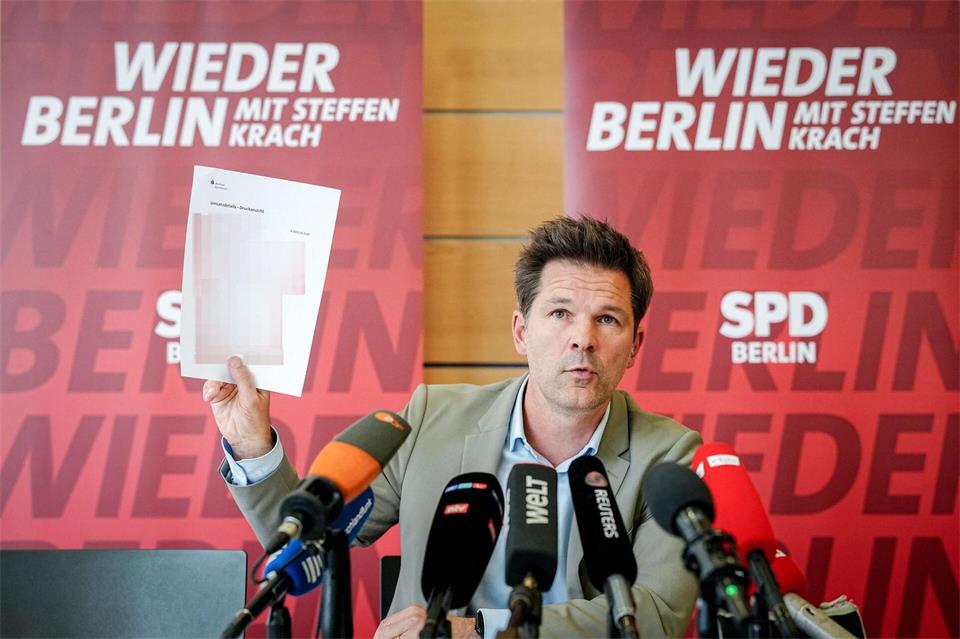 Muss sich rechtfertigen: SPD-Kandidat Krach.Kay Nietfeld/dpa