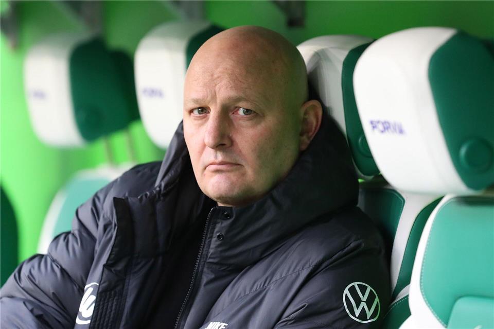 Muss sich selbst Kritik stellen: Wolfsburgs Sport-Geschäftsführer Peter Christiansen.Darius Simka/dpa