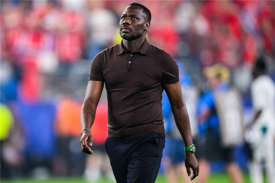 Muss viele Themen moderieren: Senegal-Trainer Pape Thiaw. (Archivbild)Tom Weller/dpa