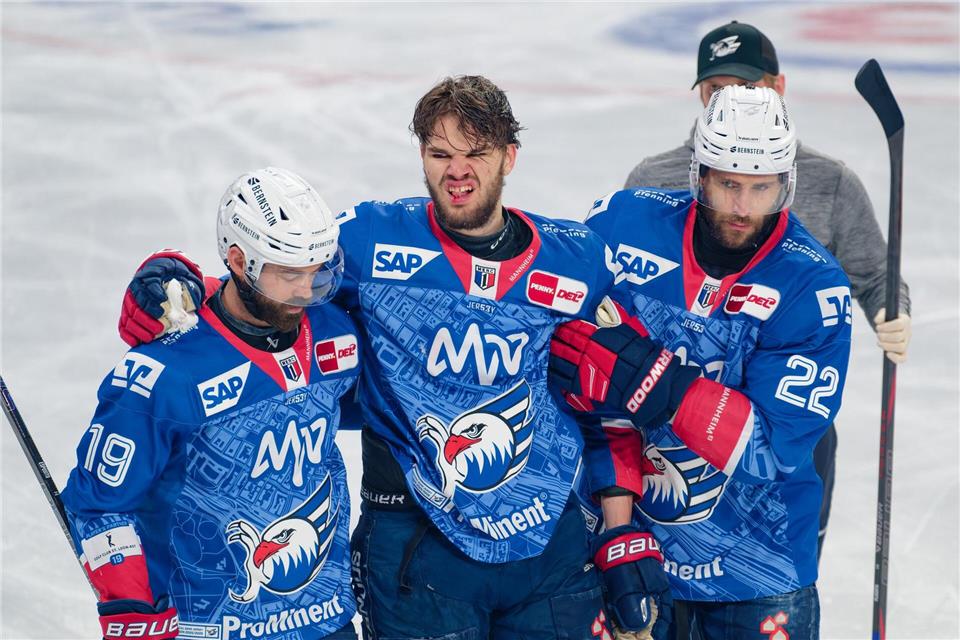 Musste angeschlagen vom Eis: Maximilian HeimUwe Anspach/dpa