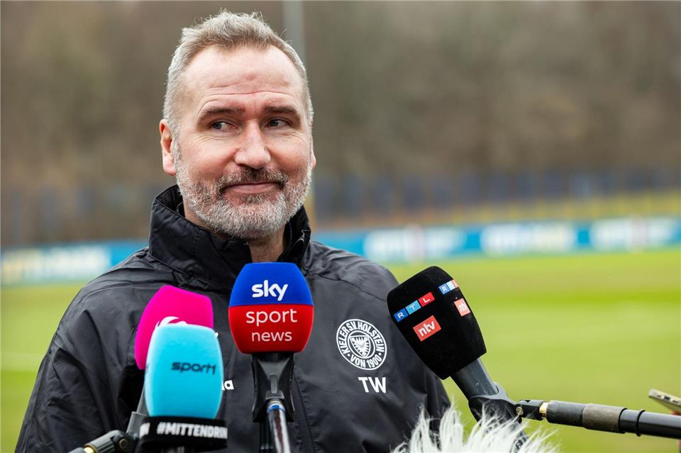 Musste eine Menge Fragen beantworten: Holstein Kiels neuer Chefcoach Tim Walter. Ulrich Perrey/dpa