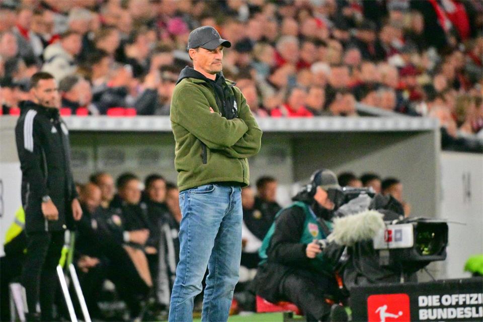 Musste einen Rückschlag in der Anfangsphase verdauen: Borussia-Trainer Alexander BlessinJan-Philipp Strobel/dpa