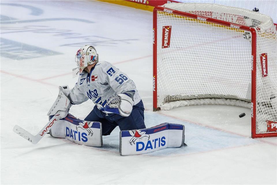 Musste fünfmal hinter sich greifen: Maximilian FranzrebAndreas Gora/dpa