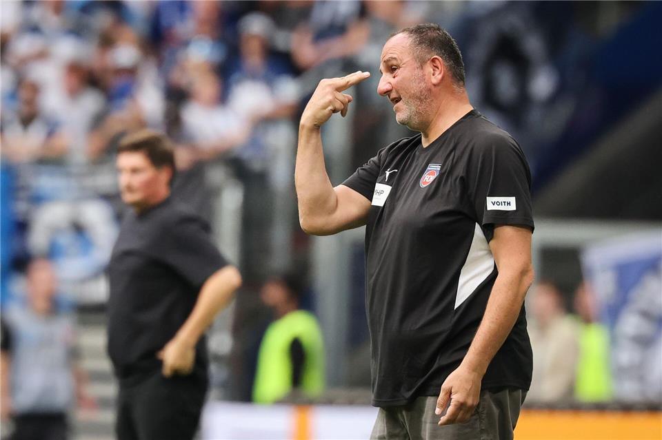 Musste immer wieder korrigieren: Heidenheims Trainer Frank Schmidt.Christian Charisius/dpa