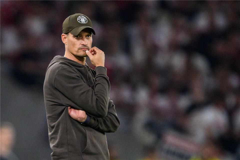Musste nach der Niederlage in Stuttgart über einiges nachdenken: St. Paulis Trainer Alexander Blessin. (Archiv)Tom Weller/dpa