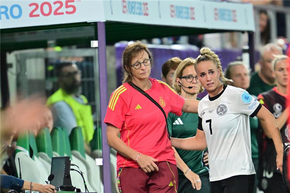 Musste noch vor der Pause raus: Kapitänin Giulia Gwinn.Sebastian Gollnow/dpa