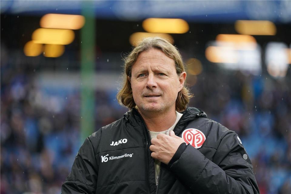 Musste sich in Hamburg warm anziehen: Mainz‘ Trainer Bo HenriksenMarcus Brandt/dpa