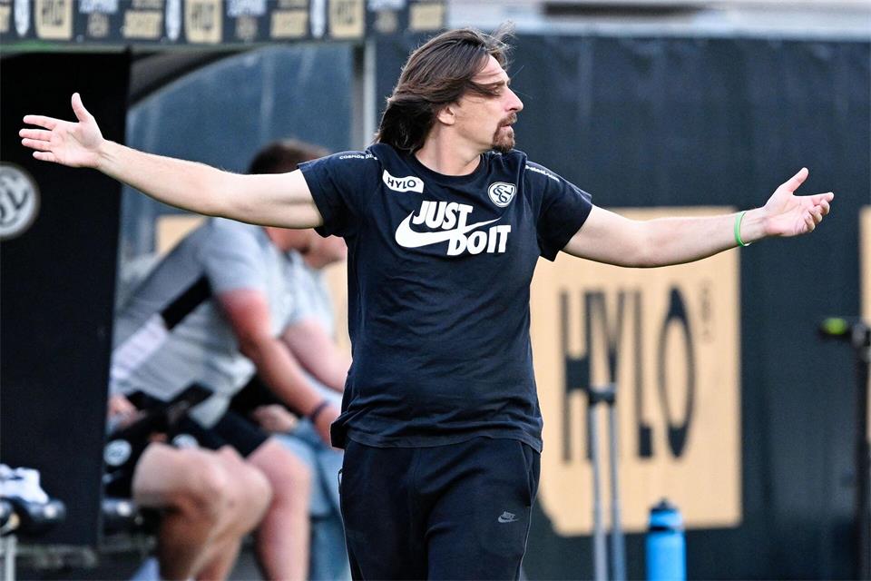 Musste sich mit der SV Elversberg dem FC Bayern nur knapp geschlagen geben: Trainer Vincent Wagner.Uwe Anspach/dpa
