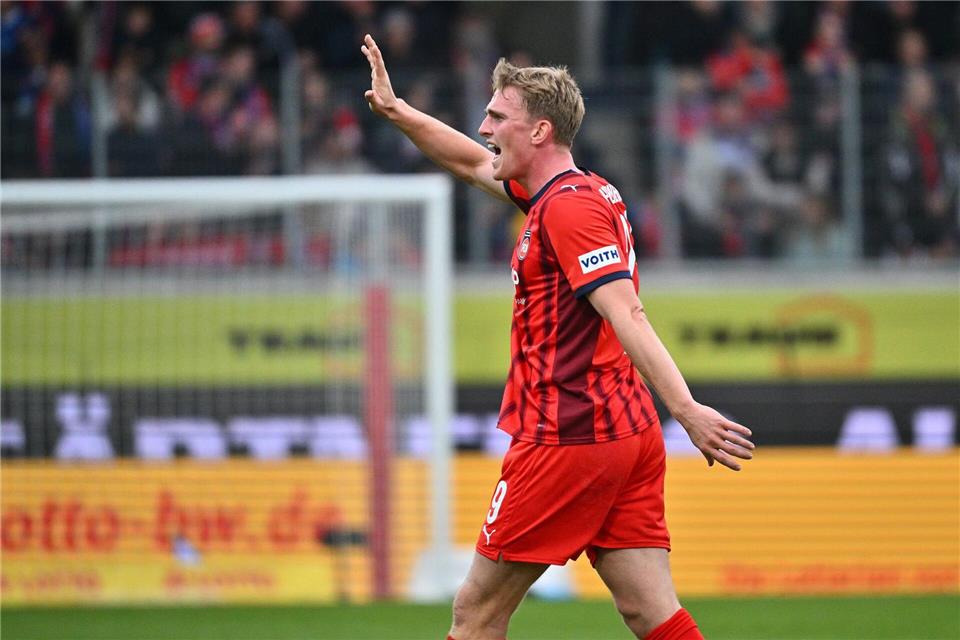 Späte Belohnung: Heidenheim holt einen Punkt gegen Bremen Musste verletzungsbedingt früh runter: Mikkel Kaufmann.Jan-Philipp Strobel/dpa