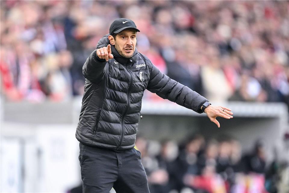 Musste wieder ein spätes Gegentor mitansehen: SC-Trainer Julian Schuster.Harry Langer/dpa