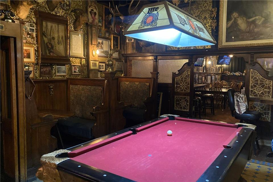 Mutet nicht nur historisch an: Im Silver Dollar Saloon, der viertältesten Bar Colorados, kann man noch immer Billard spielen.Visit Leadville-Twin Lakes/dpa-tmn