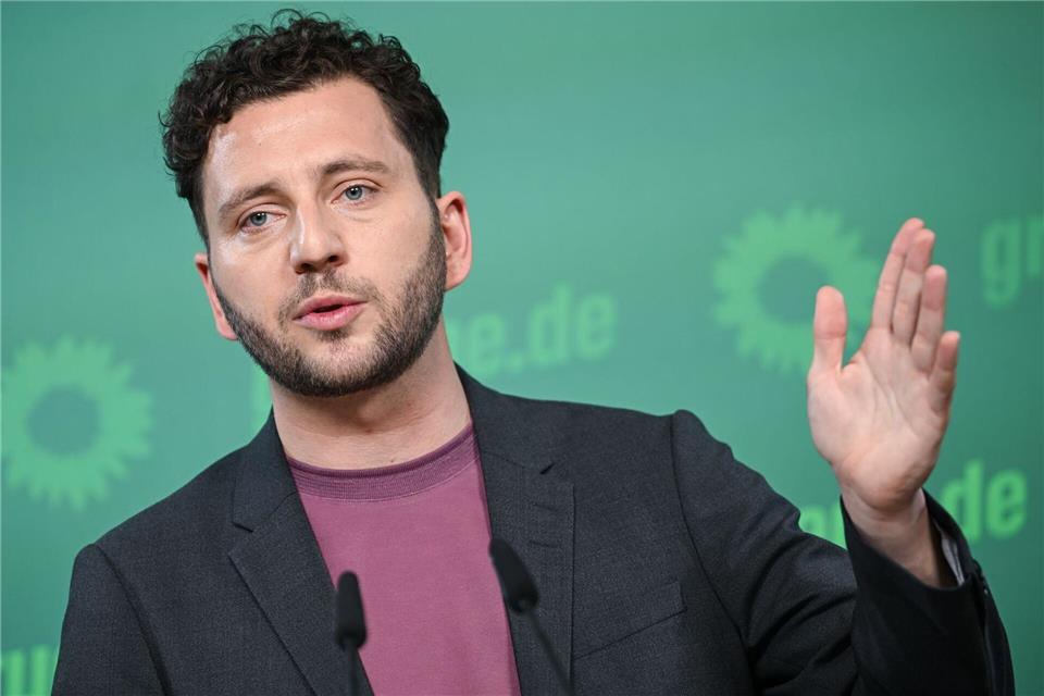 Mutlos findet Grünen-Chef Banaszak das schwarz-rote Bündnis.Britta Pedersen/dpa