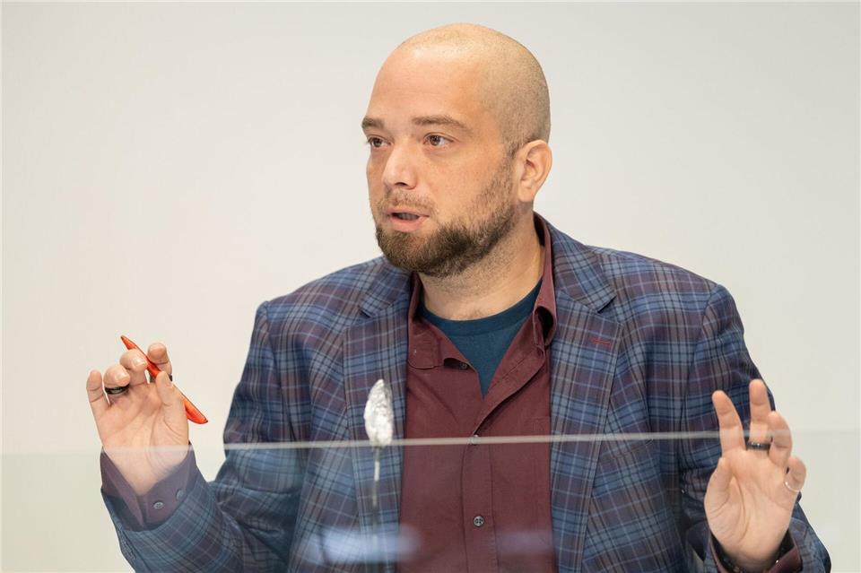 Muzaffer Öztürkyilmaz vom Flüchtlingsrat sieht die Arbeitspflicht nicht als Brücke in den Arbeitsmarkt. (Archivbild)Peter Steffen/dpa