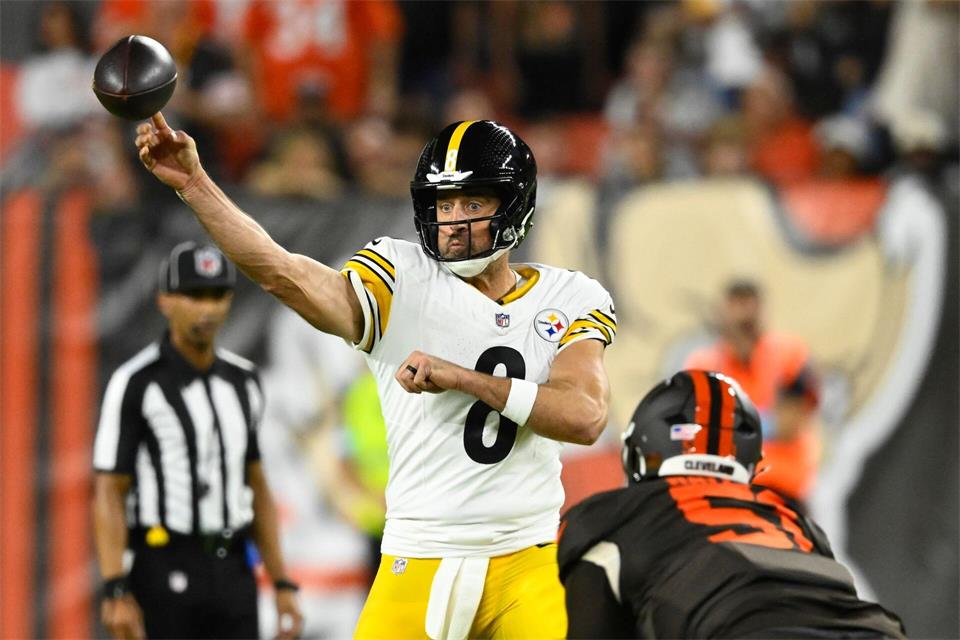 NFL-Altmeister Aaron Rodgers wird seine Karriere nach der Saison beenden.David Richard/AP/dpa