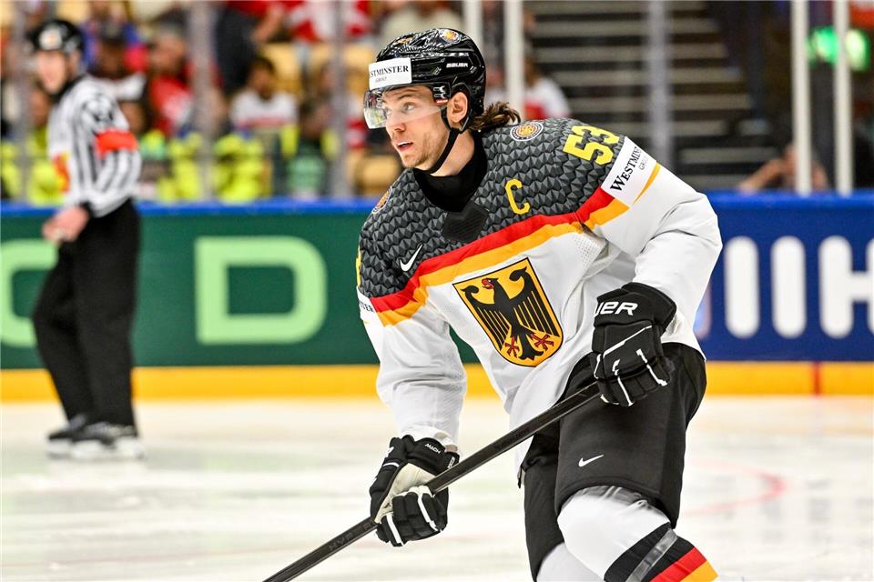 NHL-Star Moritz Seider testet in dieser Woche, ob seine Verletzung auskuriert ist. (Archivbild)Andrea Branca/Just Pictures/dpa