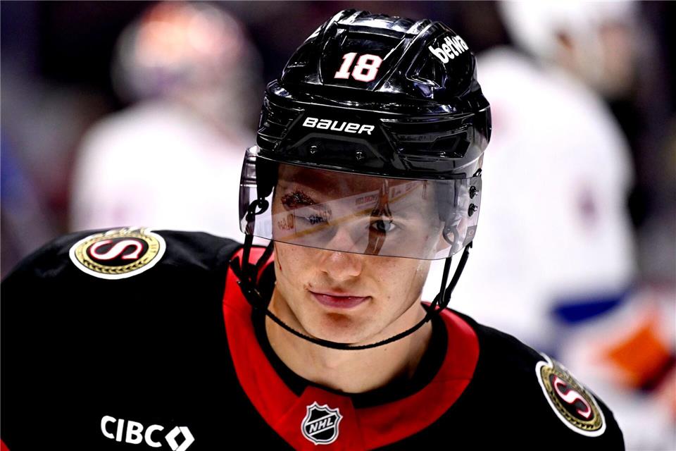 NHL-Star Tim Stützle ist bereits im deutschen WM-Quartier. Am Dienstag kann er sein WM-Debüt feiern.Justin Tang/The Canadian Press/AP/dpa