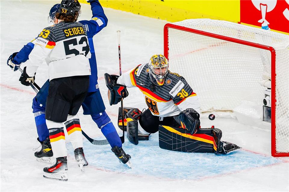 NHL-Torhüter Phlipp Grubauer war ein überragender Rückhalt für die Eishockey-Nationalmannschaft.Michael Buholzer/KEYSTONE/dpa