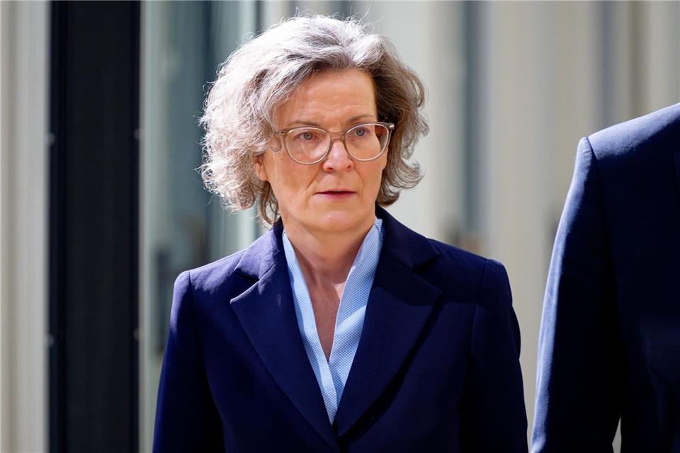 NRW-Bauministerin Ina Scharrenbach (CDU) ist Vorwürfen des Machtmissbrauchs in ihrem Haus ausgesetzt. (Archivbild)Henning Kaiser/dpa