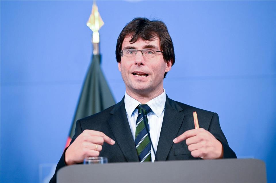 NRW-Finanzminister Marcus Optendrenk (CDU) ist auch zuständig für die Umsetzung militärischer Bauvorhaben in NRW im Auftrag des Bundes. (Archivbild)Federico Gambarini/Deutsche Presse-Agentur GmbH/dpa