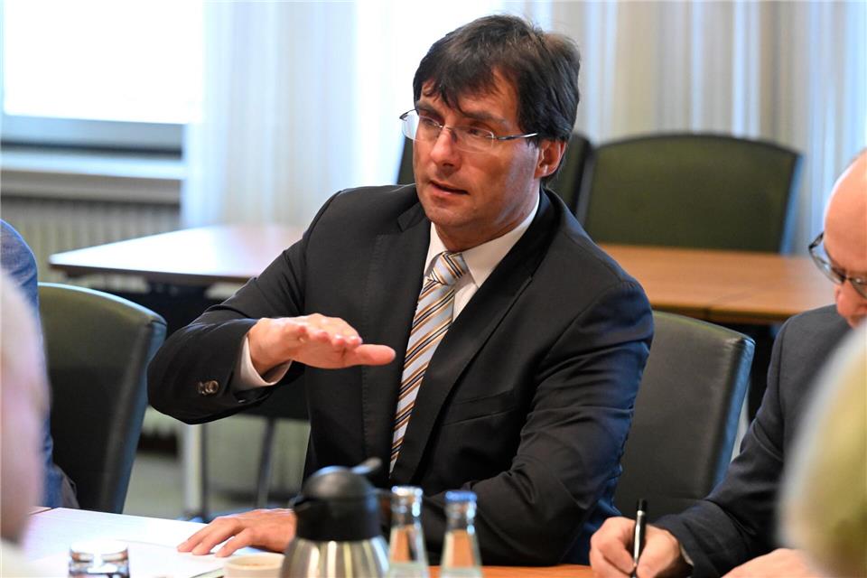 NRW-Finanzminister Marcus Optendrenk spricht von dramatischen ökonomischen Rahmenbedingungen.Roberto Pfeil/dpa