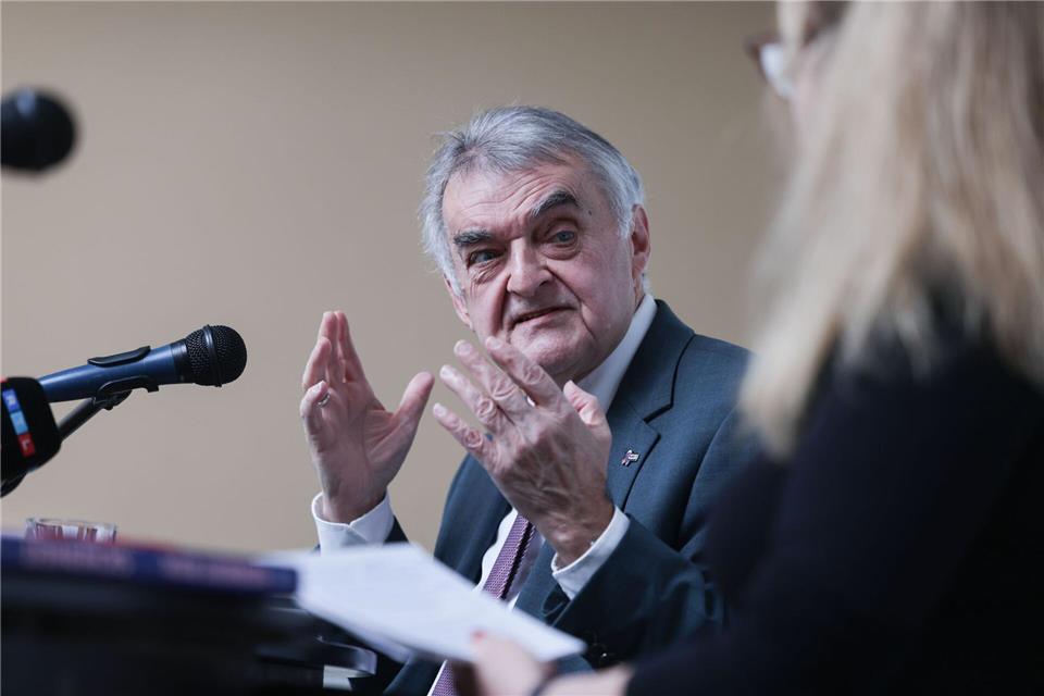 Studie: Weniger Verletzte bei Profifußballspielen 2024/2025 NRW-Innenminister Herbert Reul (CDU) kritisiert die Zahl der Verletzten bei Profifußballspielen.Oliver Berg/dpa