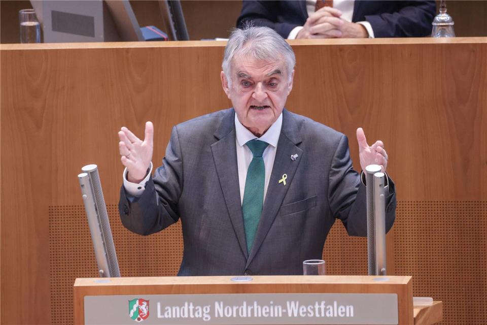 NRW-Innenminister Herbert Reul (CDU) plädiert für eine gemeinsame Drohnenabwehr.Oliver Berg/dpa