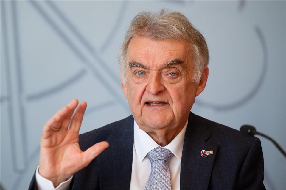 NRW-Innenminister Herbert Reul (CDU) stellte den Verfassungsschutzbericht vor. Henning Kaiser/dpa