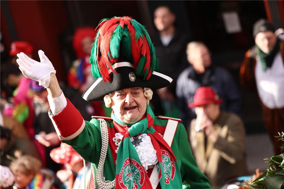 NRW-Innenminister Herbert Reul (CDU) war auch 2024 beim Rosenmontag in Köln. (Archivbild)Rolf Vennenbernd/dpa