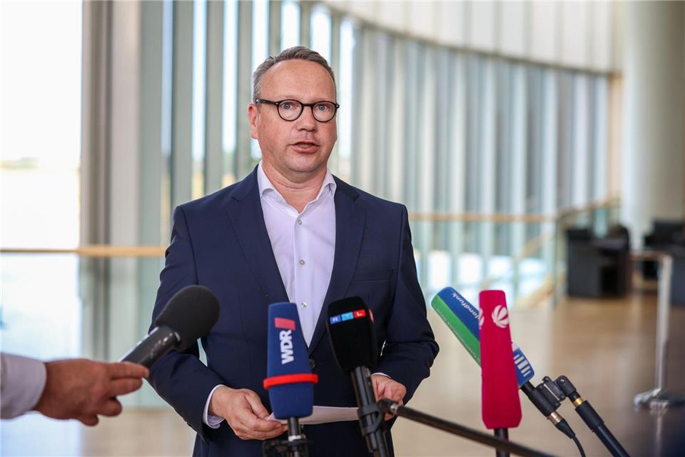NRW-Justizminister Benjamin Limbach (Grüne) besucht die JVA Siegburg. (Archivbild)Christoph Reichwein/dpa