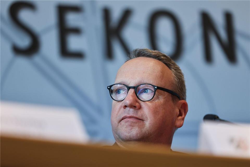 NRW-Justizminister Benjamin Limbach (Grüne) informierte den Rechtsausschuss über die Verhaftung. (Archivfoto)Oliver Berg/dpa