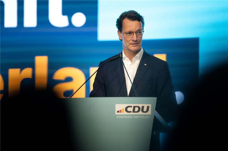 NRW-Ministerpräsident Hendrik Wüst (CDU) sieht die schnelle Integration von Flüchtlingskindern als große Herausforderung. Fabian Strauch/dpa