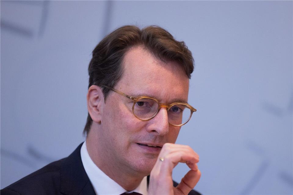 NRW-Ministerpräsident Hendrik Wüst (CDU) warnt in der Erbschaftsteuer-Debatte vor falschen Signalen.Rolf Vennenbernd/dpa