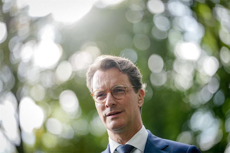 NRW-Ministerpräsident Hendrik Wüst will nun schnell einen Gesetzentwurf zur geplanten Rentenreform.Kay Nietfeld/dpa