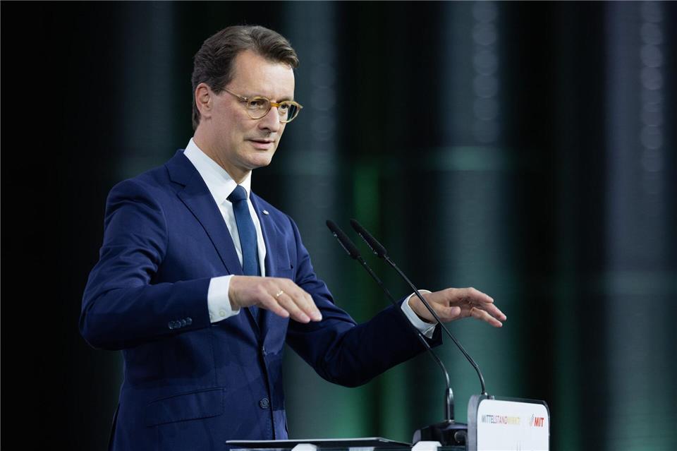 NRW-Ministerpräsident Wüst fordert Offenheit für KI.Rolf Vennenbernd/dpa
