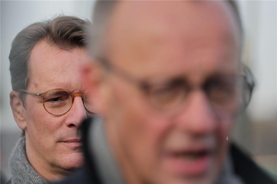 NRW-Regierungschef Hendrik Wüst wird als möglicher „Einwechselkanzler“ für Friedrich Merz gehandelt. (Archivbild)Rolf Vennenbernd/dpa