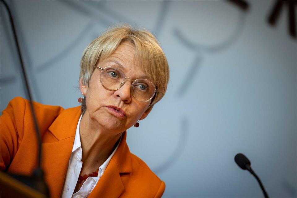 NRW-Schulministerin Dorothee Feller will weder eine Kita-Pflicht einführen noch das Einschulungsalter vorziehen. (Archivbild)Christoph Reichwein/dpa