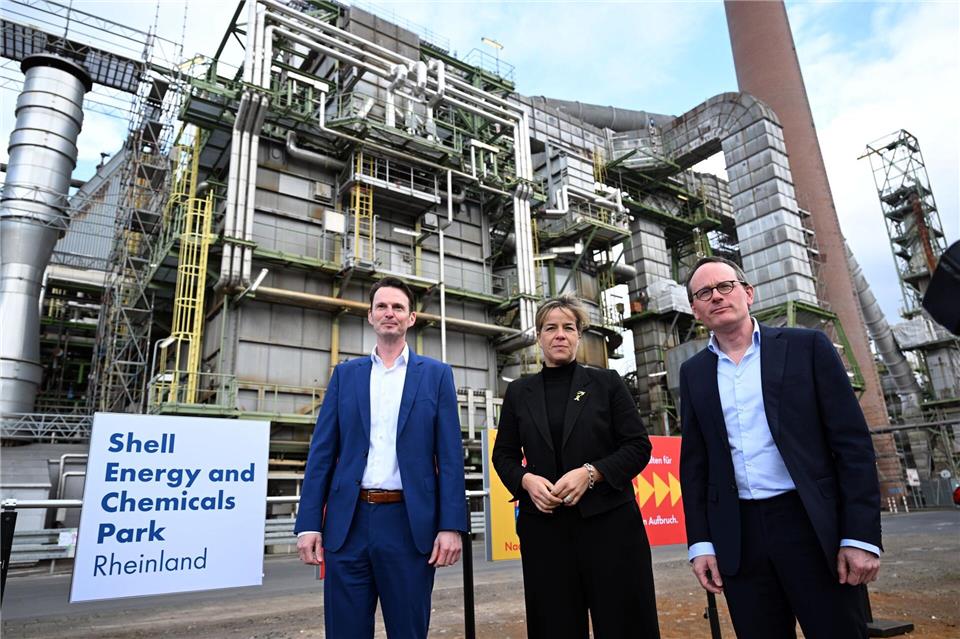 NRW-Wirtschaftsministerin Mona Neubaur begrüßt die Umbaupläne des Energiekonzerns.Federico Gambarini/dpa