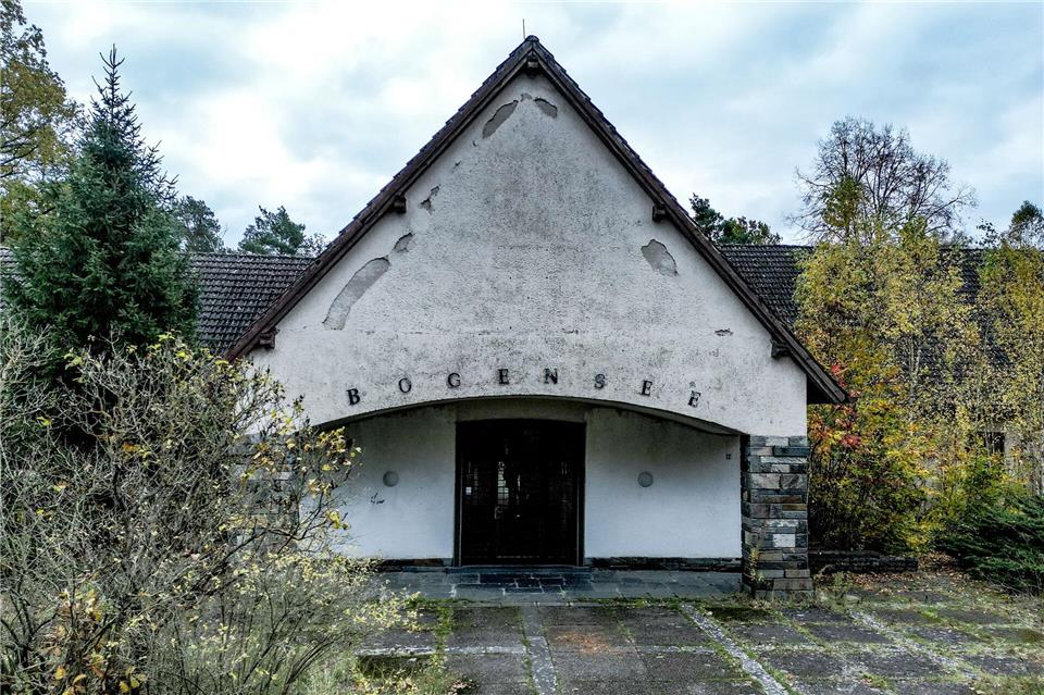Wandlitz plant Neustart für Bogensee-Areal mit NS-Villa  NS-Propagandaminister Josef Goebbels ließ sich im Bogensee-Areal eine Villa bauen.   Britta Pedersen/dpa