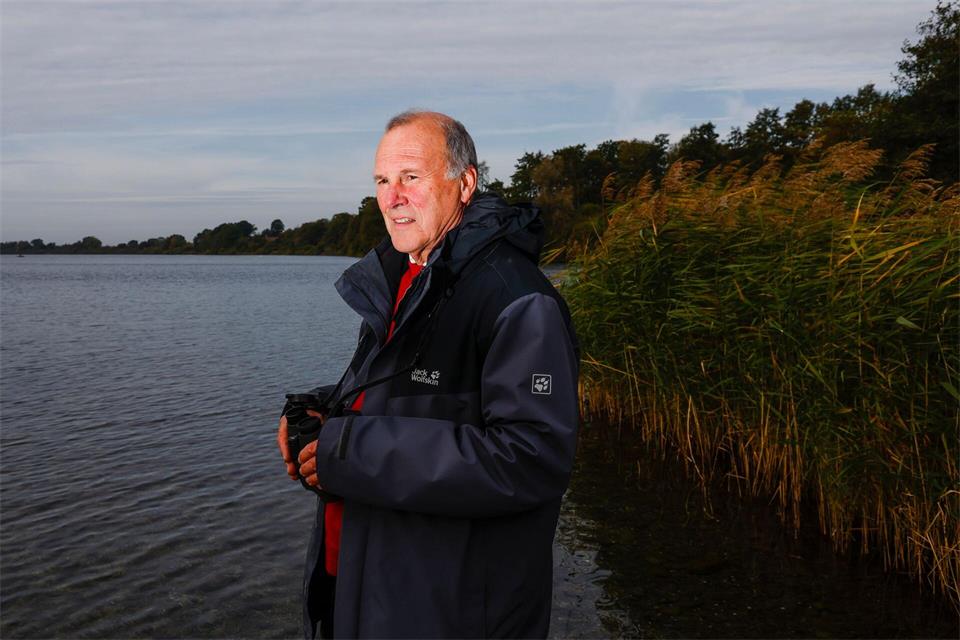 Nabu-Experte Heydemann beobachtet die Entwicklung des Schilfs in den schleswig-holsteinischen Seen seit Jahrzehnten.Frank Molter/dpa